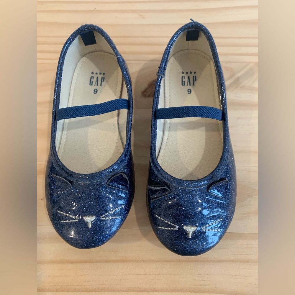 Gap blue and silver sparkly girls kitty cat shoes. Size toddler 9.